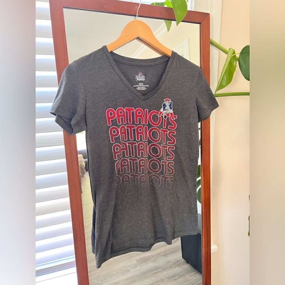 PATRIOTS WOMEN’S SHIRT — Small